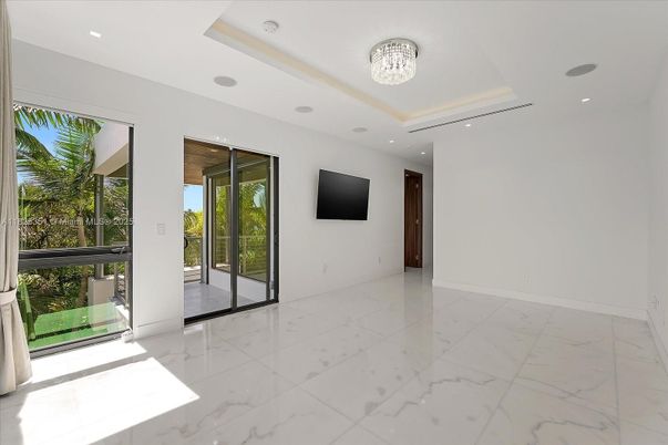 Empty room, Interior, Marble, Recessed Lighting