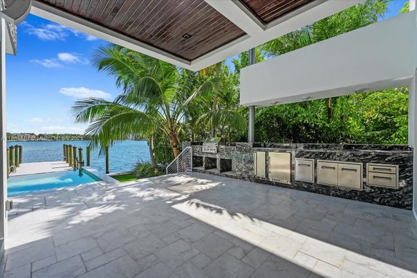 Exterior, Pool, Water