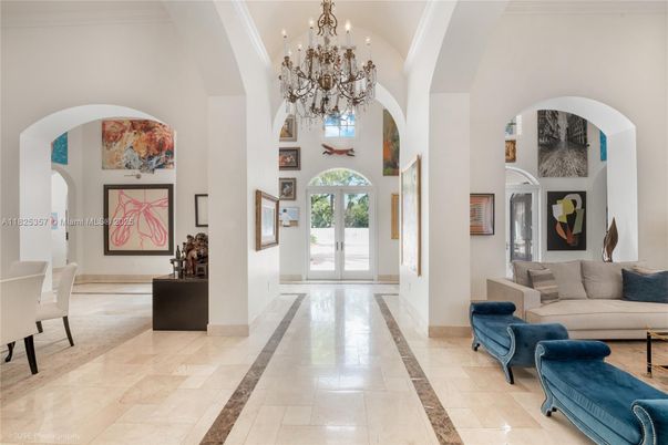 Chandelier, Interior, Living room