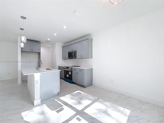 Interior, Kitchen, Marble, Pendant Lights, Recessed Lighting