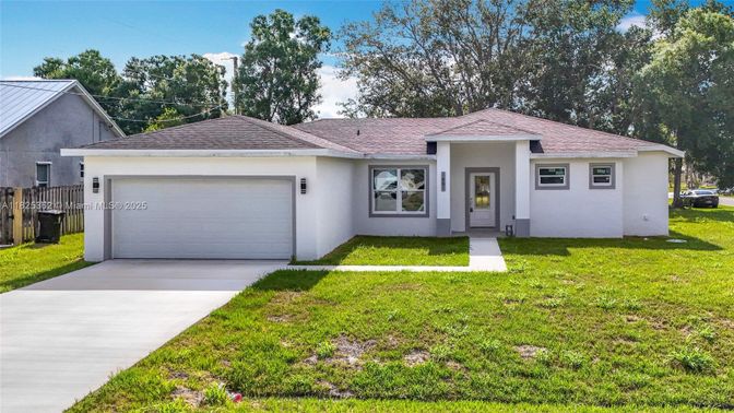 Attached, Exterior, Facade, Ranch