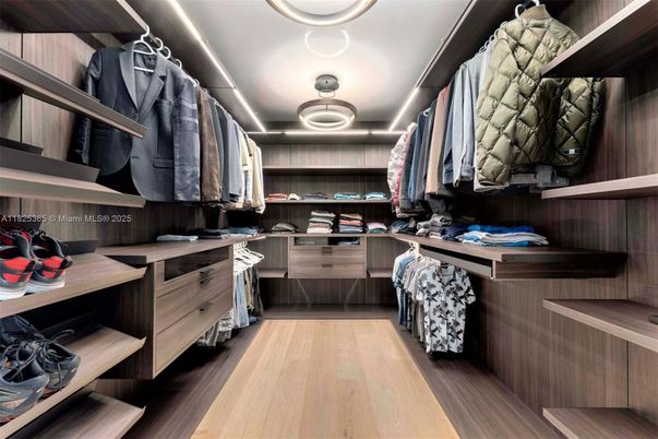 Interior, Walk-in Closets, Wood Texture Flooring