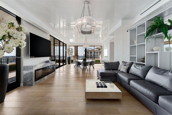 Chandelier, Dining room, Interior, Living room, Pendant Lights, Wood Texture Flooring