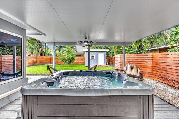 Exterior, Hot Tub