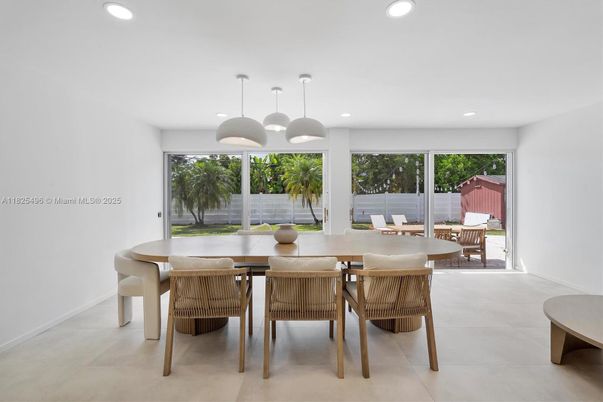 Dining room, Interior, Pendant Lights, Recessed Lighting