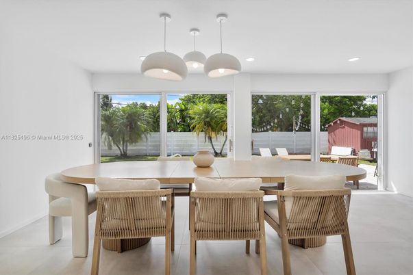 Dining room, Interior, Pendant Lights, Recessed Lighting, Water