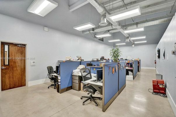Home Office, Interior