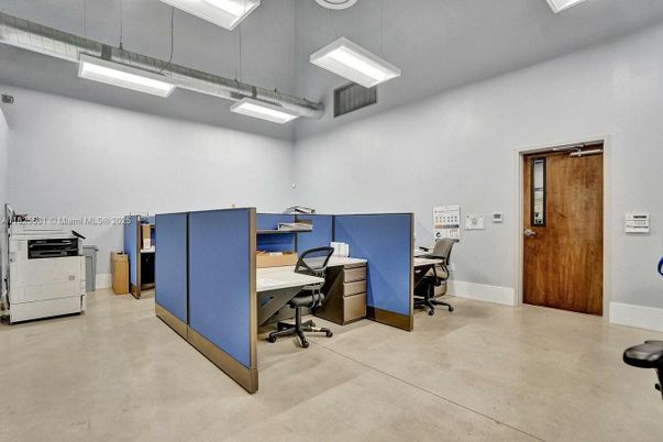 Home Office, Interior