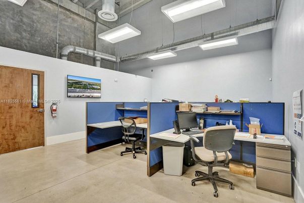 Home Office, Interior