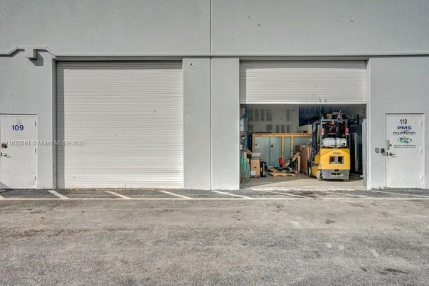 Garage, Interior