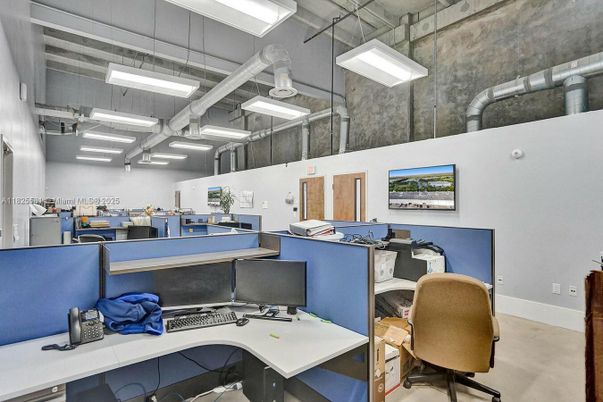 Home Office, Interior
