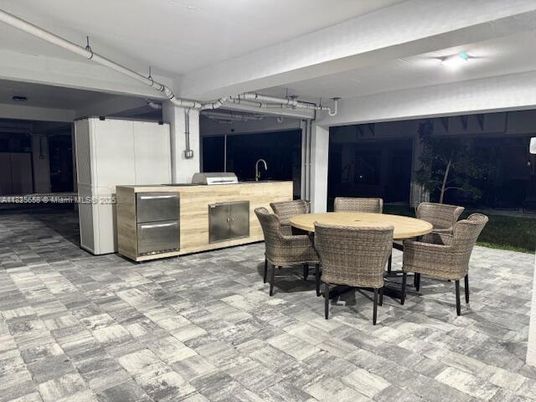 Dining room, Exterior