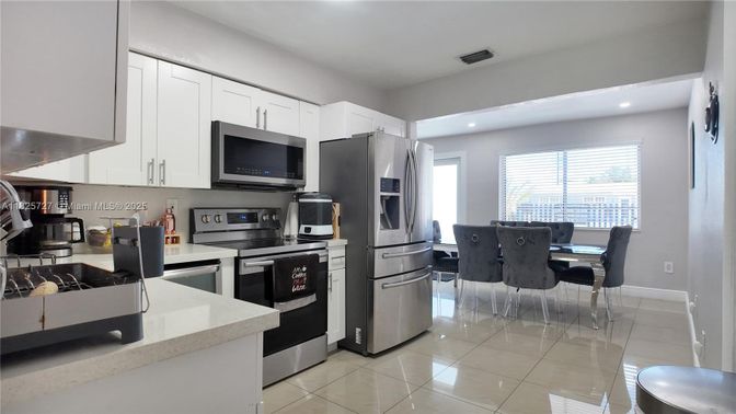 Dining room, Interior, Kitchen, Recessed Lighting, Stainless Steel Appliances