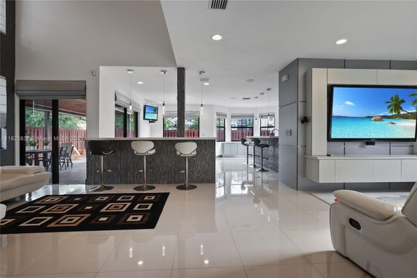 Dining room, Interior, Pendant Lights, Recessed Lighting, Water