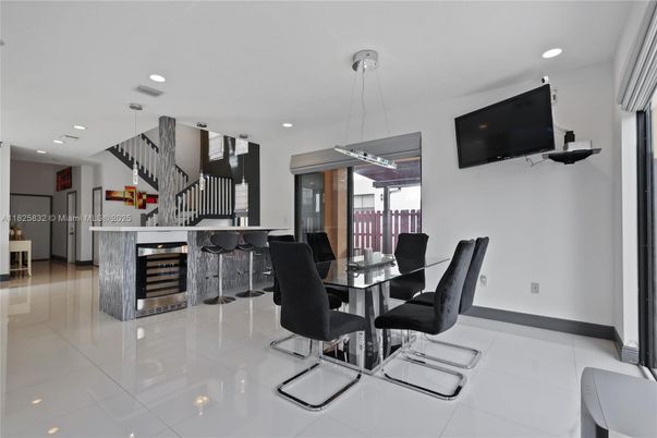 Dining room, Interior, Pendant Lights, Recessed Lighting