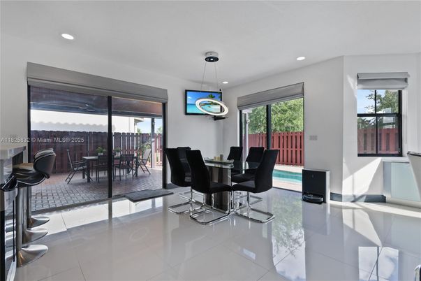 Dining room, Interior, Pendant Lights, Recessed Lighting
