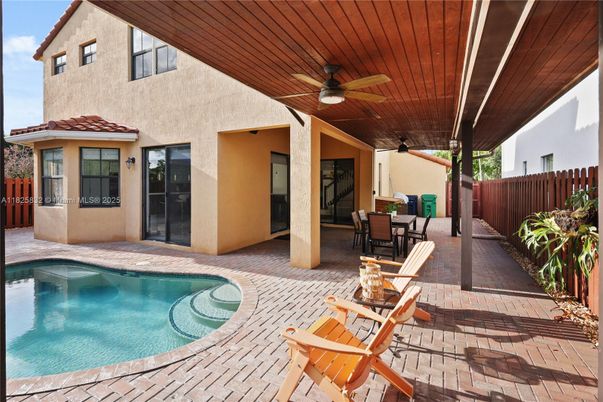 Exterior, Pool