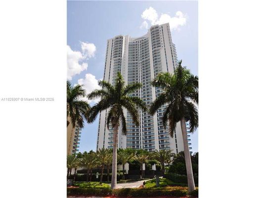 Exterior, Facade, Condo Building