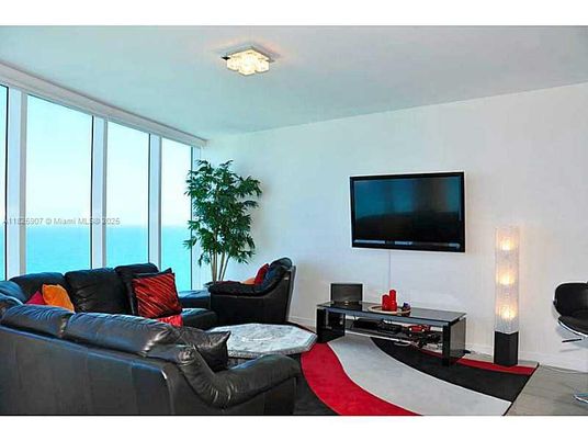 Interior, Living room, Water