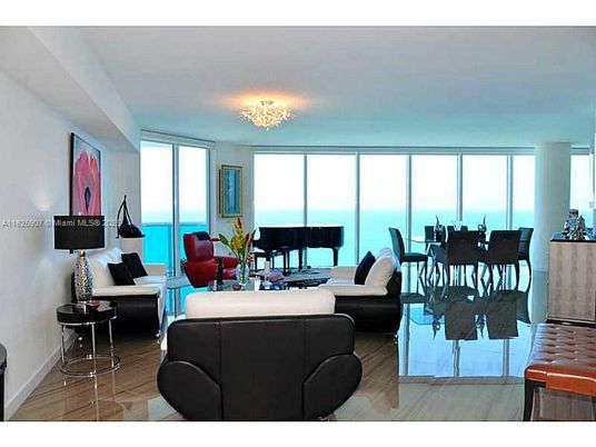 Chandelier, Dining room, Interior, Living room, Piano, Water, Wood Texture Flooring