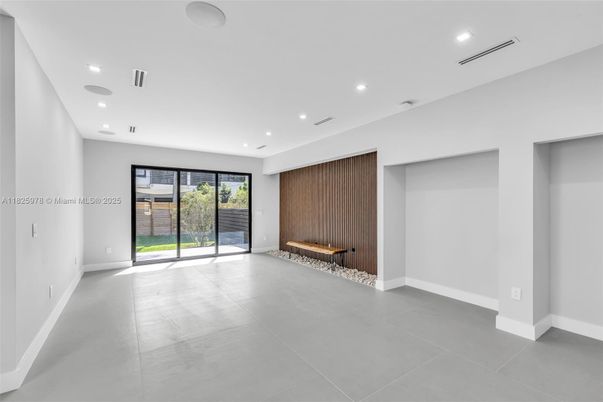 Empty room, Interior, Recessed Lighting