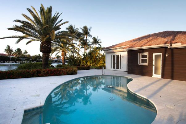 Exterior, Pool, Water