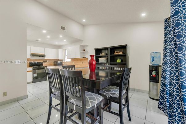 Dining room, Interior, Kitchen, Recessed Lighting
