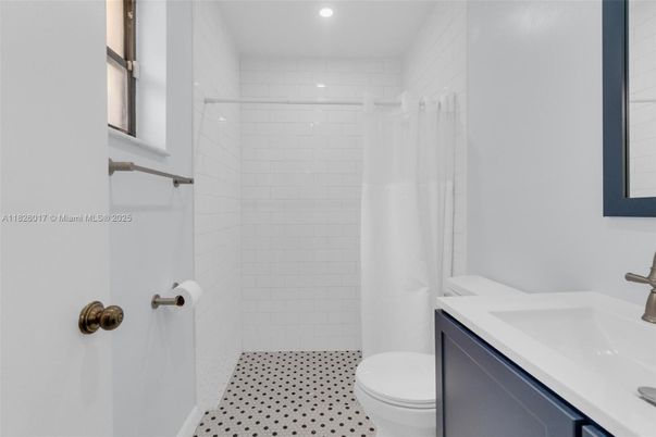 Bathroom, Interior, Recessed Lighting