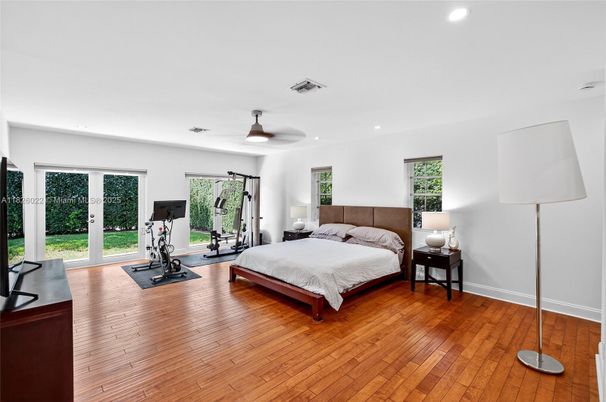 Bedroom, Fitness Equipment, Interior, Recessed Lighting, Wood Texture Flooring