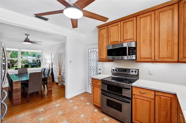 Dining room, Interior, Kitchen, Stainless Steel Appliances, Wood Texture Flooring
