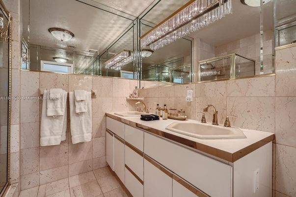 Bathroom, Dual Sink Vanities, Interior