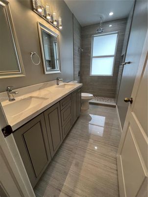 Bathroom, Dual Sink Vanities, Interior, Recessed Lighting