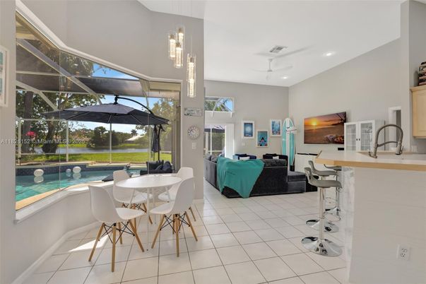 Dining room, Interior, Living room, Pendant Lights, Recessed Lighting, Water