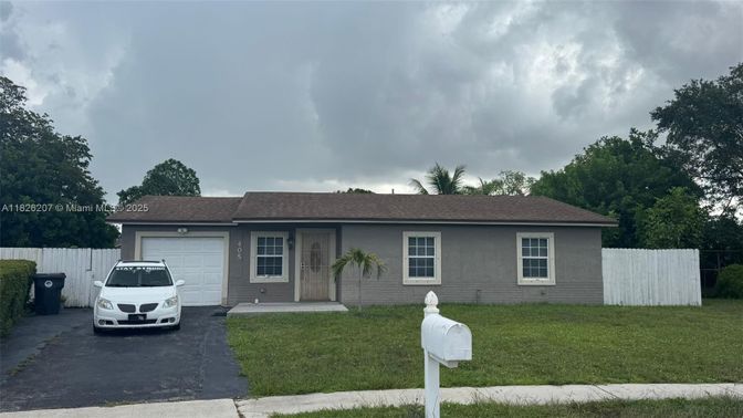 Attached, Exterior, Facade, Ranch