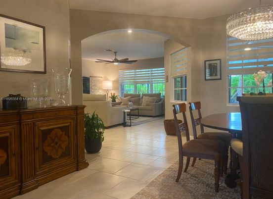 Chandelier, Dining room, Interior, Living room
