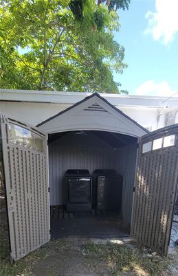 Detached Garage, Exterior