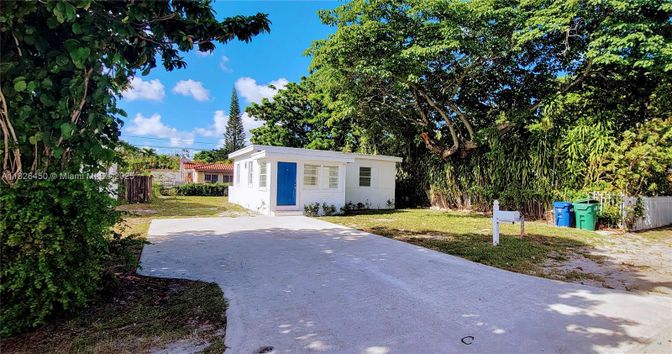 Backyard, Detached Garage, Exterior