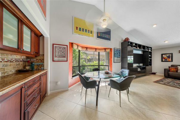 Dining room, Interior, Living room, Recessed Lighting