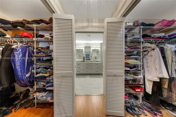 Interior, Walk-in Closets, Wood Texture Flooring