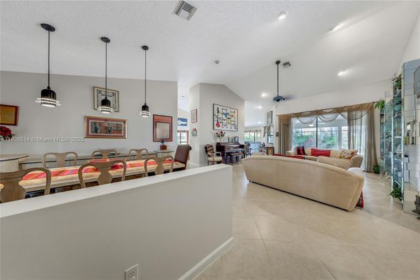 Dining room, Interior, Living room, Pendant Lights, Recessed Lighting