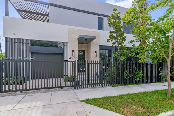 Attached, Exterior, Facade, Modern