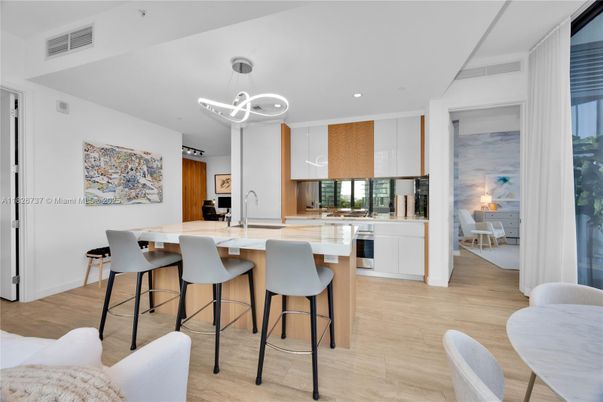 Dining room, Interior, Kitchen, Pendant Lights, Recessed Lighting, Wood Texture Flooring
