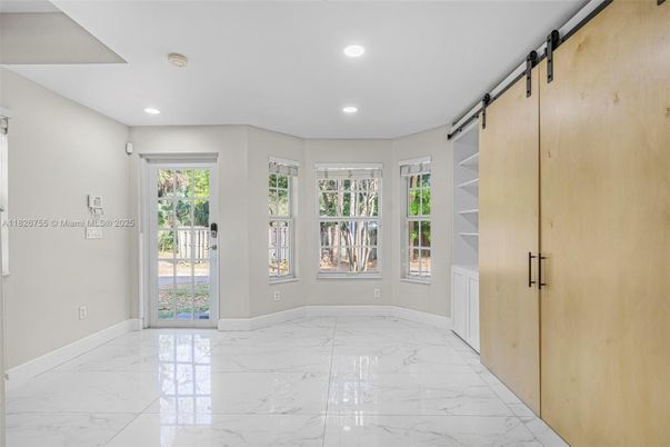 Empty room, Interior, Marble, Recessed Lighting