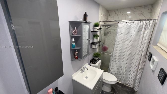 Bathroom, Interior, Marble Walls, Recessed Lighting