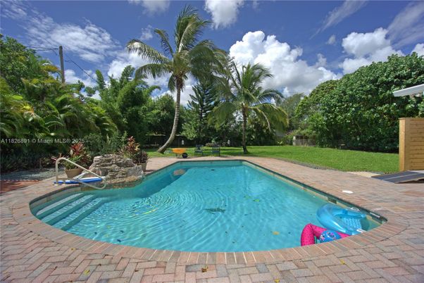 Exterior, Playground, Pool