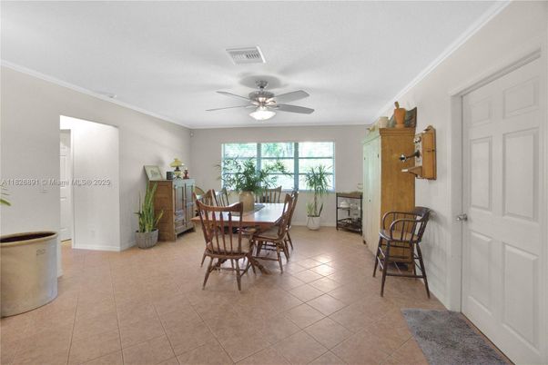 Dining room, Interior