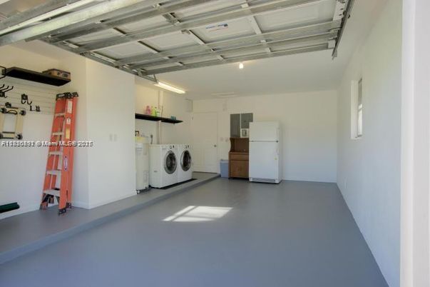 Garage, Interior, Washer