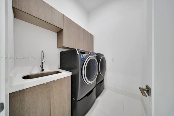 Interior, Washer
