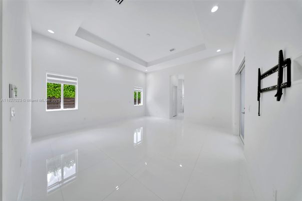 Empty room, Interior, Recessed Lighting