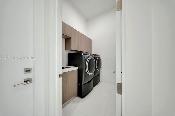 Interior, Washer